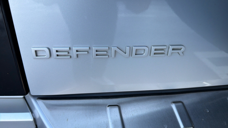 Land Rover Defender 2.0 P300 SE 90 3dr Auto Petrol Estate